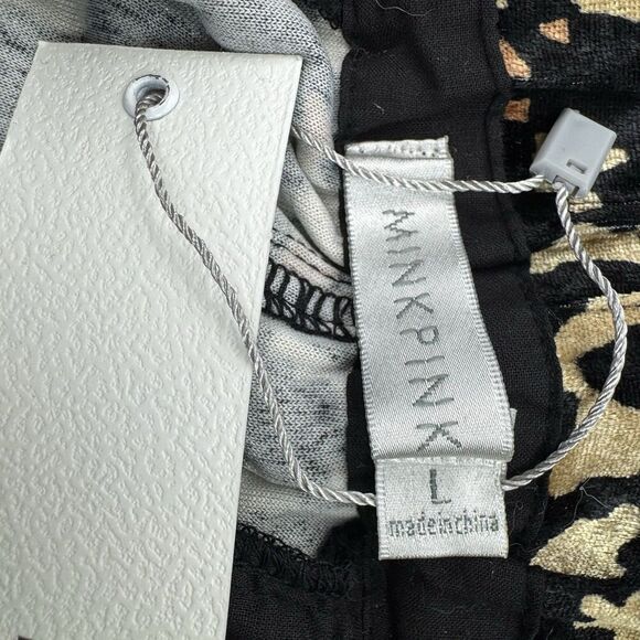 MINKPINK Leopard Velvet Shorts L High Waist Button Front Pockets NWT Animal - Picture 4 of 10